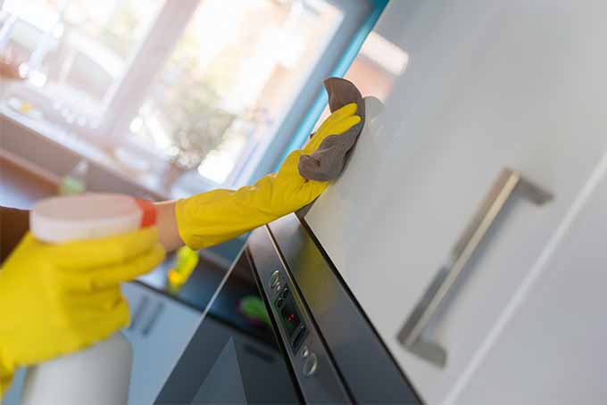 از بین بردن لکه روی کابینت های گلاس